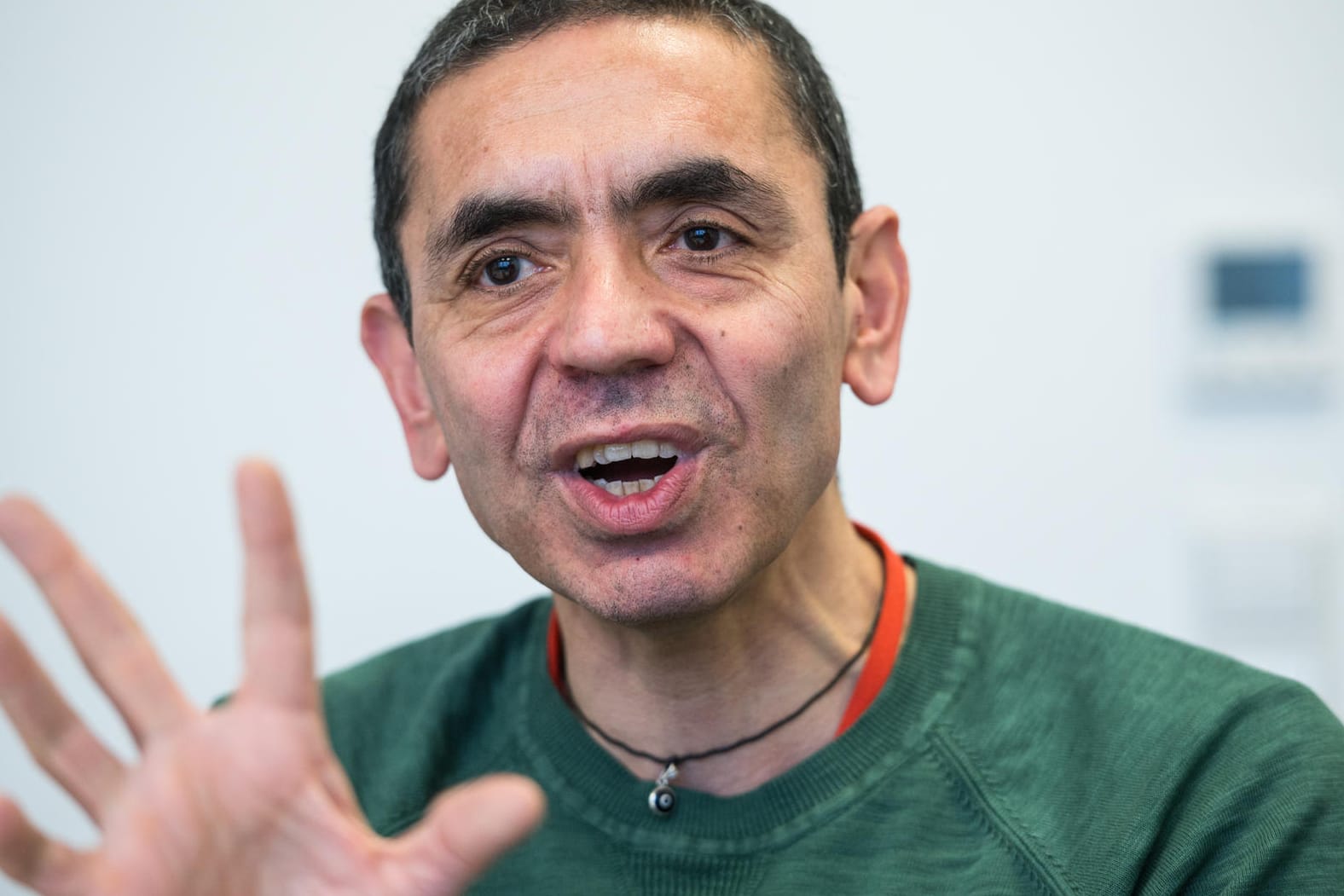 Uğur Şahin: Der Biontech-Gründer freut sich über die Wirksamkeit seines Impfstoffes.