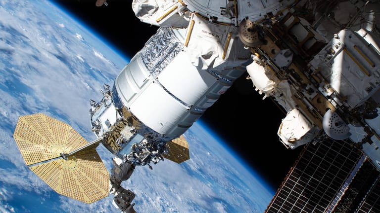 Internationale Raumstation ISS: Die Raumfahrer erhalten am Wochenende eine Schulung, wie sie die undichte Stelle versiegeln können.