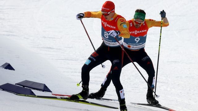Eric Frenzel und Fabian Rießle holen auf den zehn Kilometern zwar auf, werden am Ende aber nur Vierter und Sechster.
