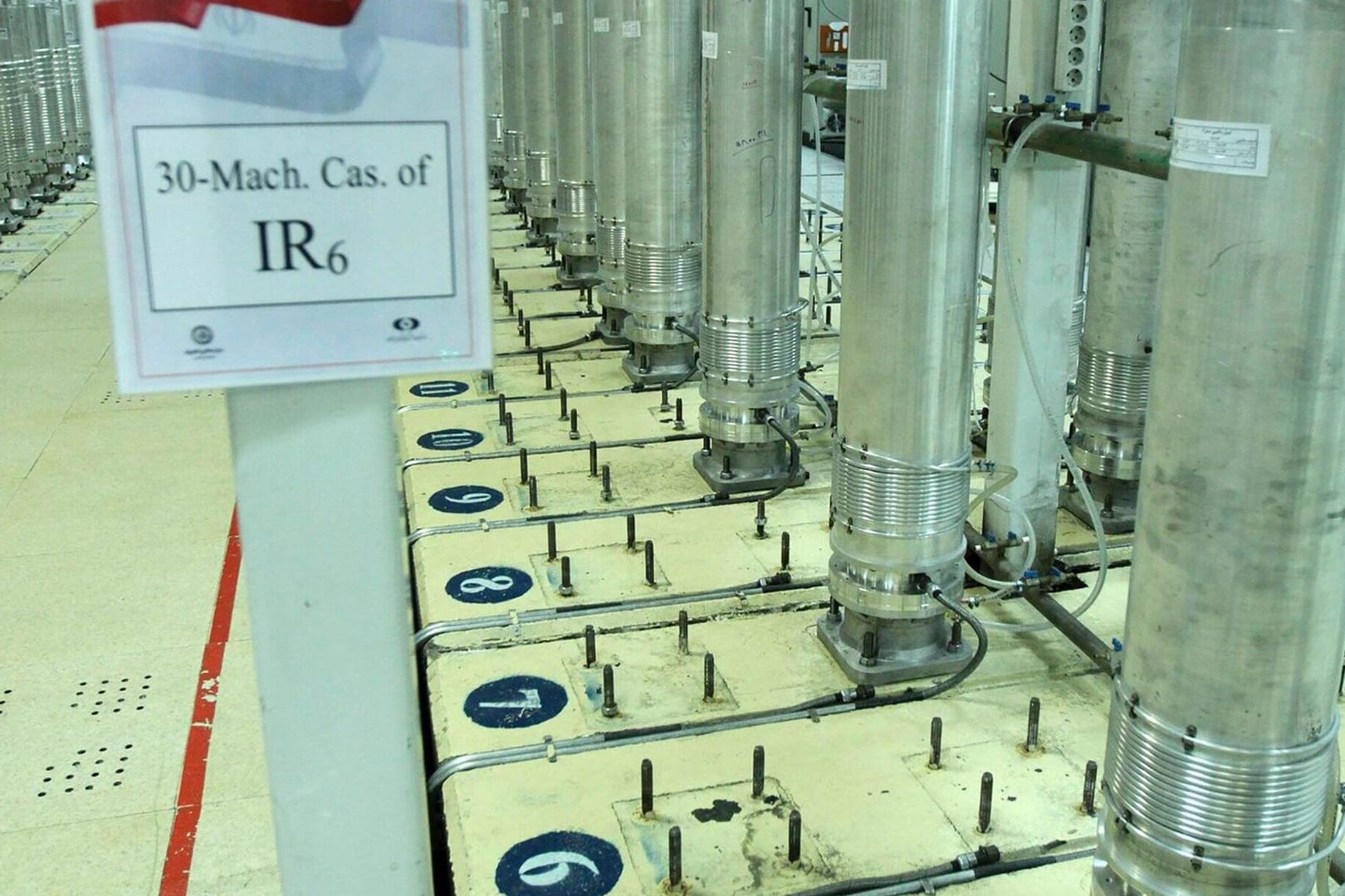 Zentrifugen im iranischen Natanz (Archivbild). Die Produktion von Uran wird derzeit erheblich erweitert und verbessert.