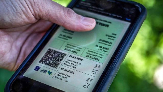 Der "Grüne Pass" wird in Israel benötigt, um bestimmte Orte zu betreten und an bestimmten Aktivitäten teilzunehmen. Der "Grüne Pass" wird in Israel benötigt, um bestimmte Orte zu betreten und an bestimmten Aktivitäten teilzunehmen.