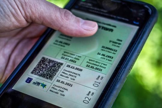Der "Grüne Pass" wird in Israel benötigt, um bestimmte Orte zu betreten und an bestimmten Aktivitäten teilzunehmen.