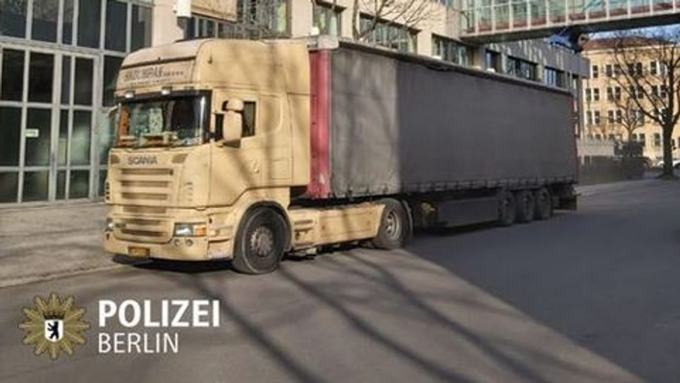 Ein abgestellter Lastwagen: In Berlin wurde ein mutmaßlicher Schleuser gestoppt.