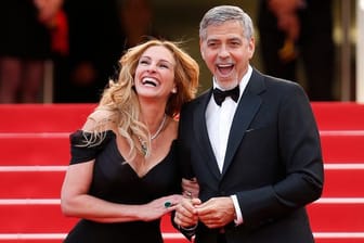 Die US-Schauspieler Julia Roberts und George Clooney stehen gemeinsam vor der Kamera - als Ex-Eheleute.