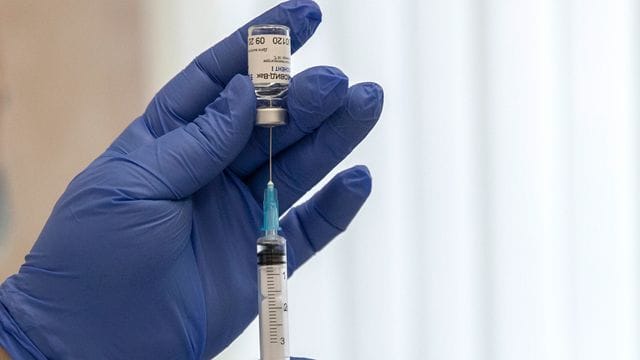 Im globalen Rennen um Impfstoffe haben arme Länder kaum eine Wahl. Im globalen Rennen um Impfstoffe haben arme Länder kaum eine Wahl.