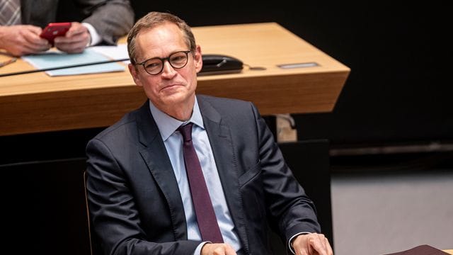 Michael Müller (SPD): Der Regierende Bürgermeister von Berlin spricht sich für Impfungen und Tests statt Dauer-Lockdown aus. Michael Müller (SPD): Der Regierende Bürgermeister von Berlin spricht sich für Impfungen und Tests statt Dauer-Lockdown aus.