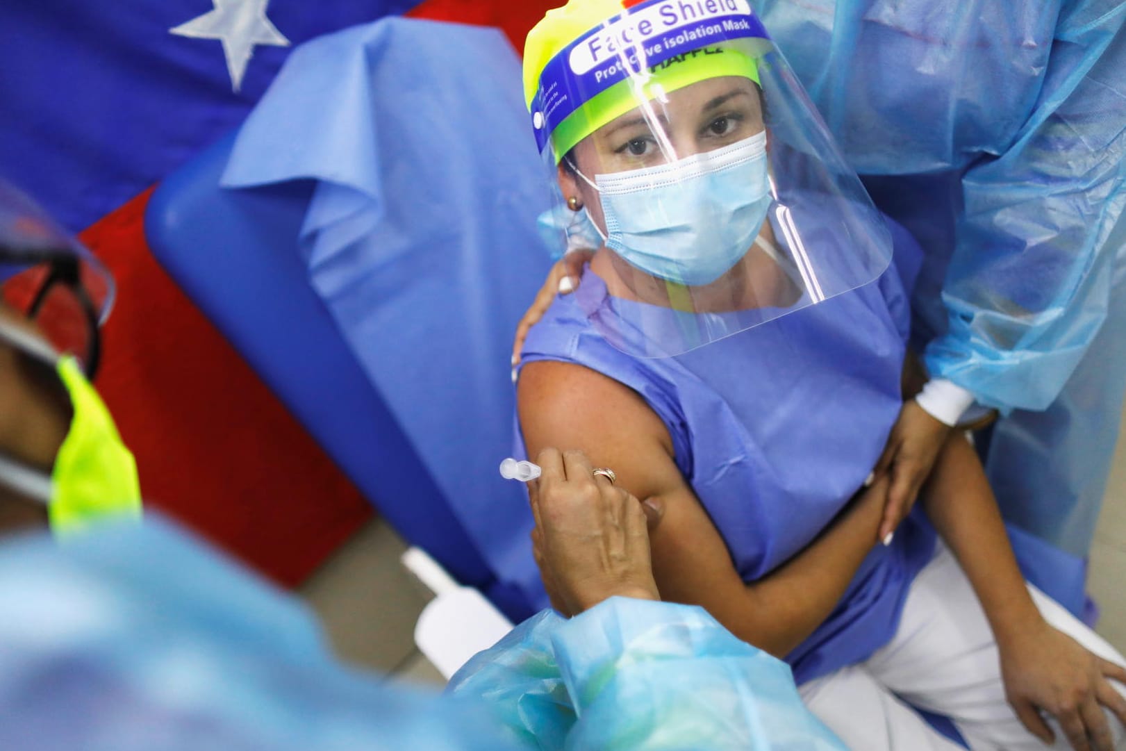 In Venezuela werden Gesundheitsmitarbeiter mit dem russischen Impfstoff Sputnik V geimpft: Russland, China und Indien haben bereits Millionen von Dosen an arme Länder geliefert.