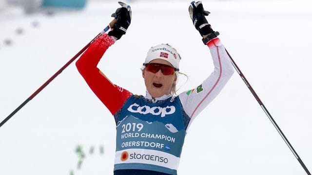 Norwegens Langlauf-Star Therese Johaug gewann in Oberstdorf erneut den WM-Titel im Skiathlon.