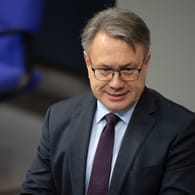 CSU-Abgeordneter Georg Nüßlein: Das Gesundheitsministerium bestätigt, dass der unter Korruptionsverdacht stehende Nüßlein ein Angebot an die Regierung weitergeleitet hat.