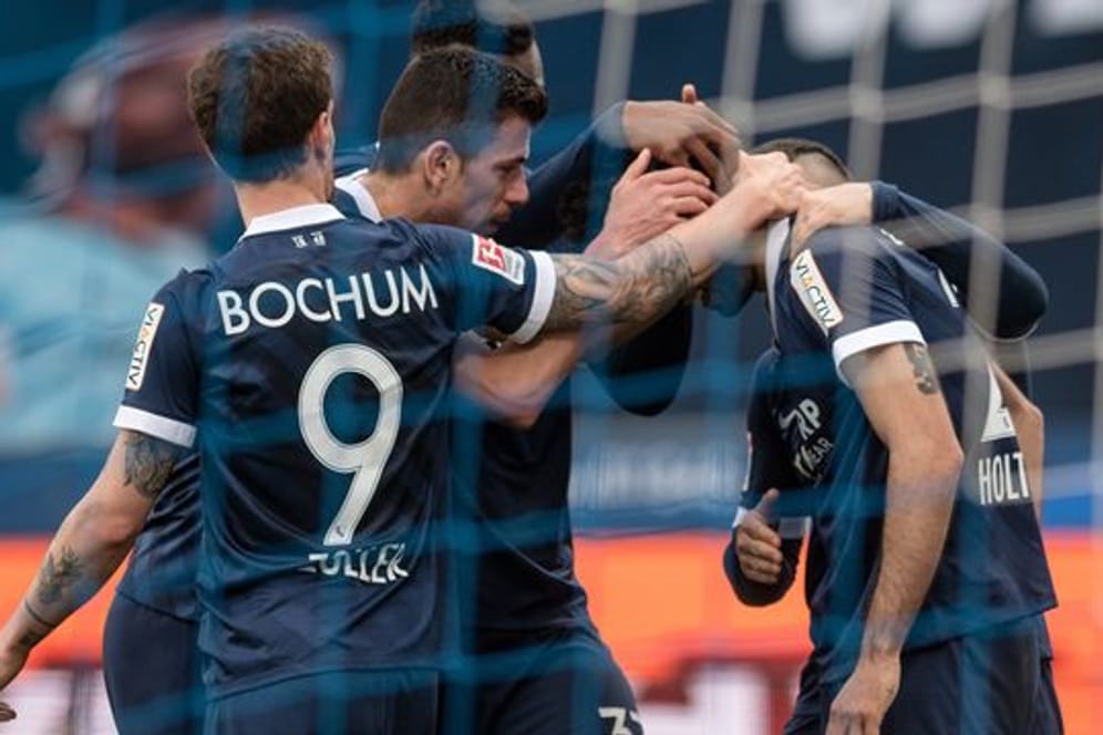 Der VfL Bochum hat sich mit dem Sieg gegen die Würzburger Kickers vorerst an die Tabellenspitze geschossen.