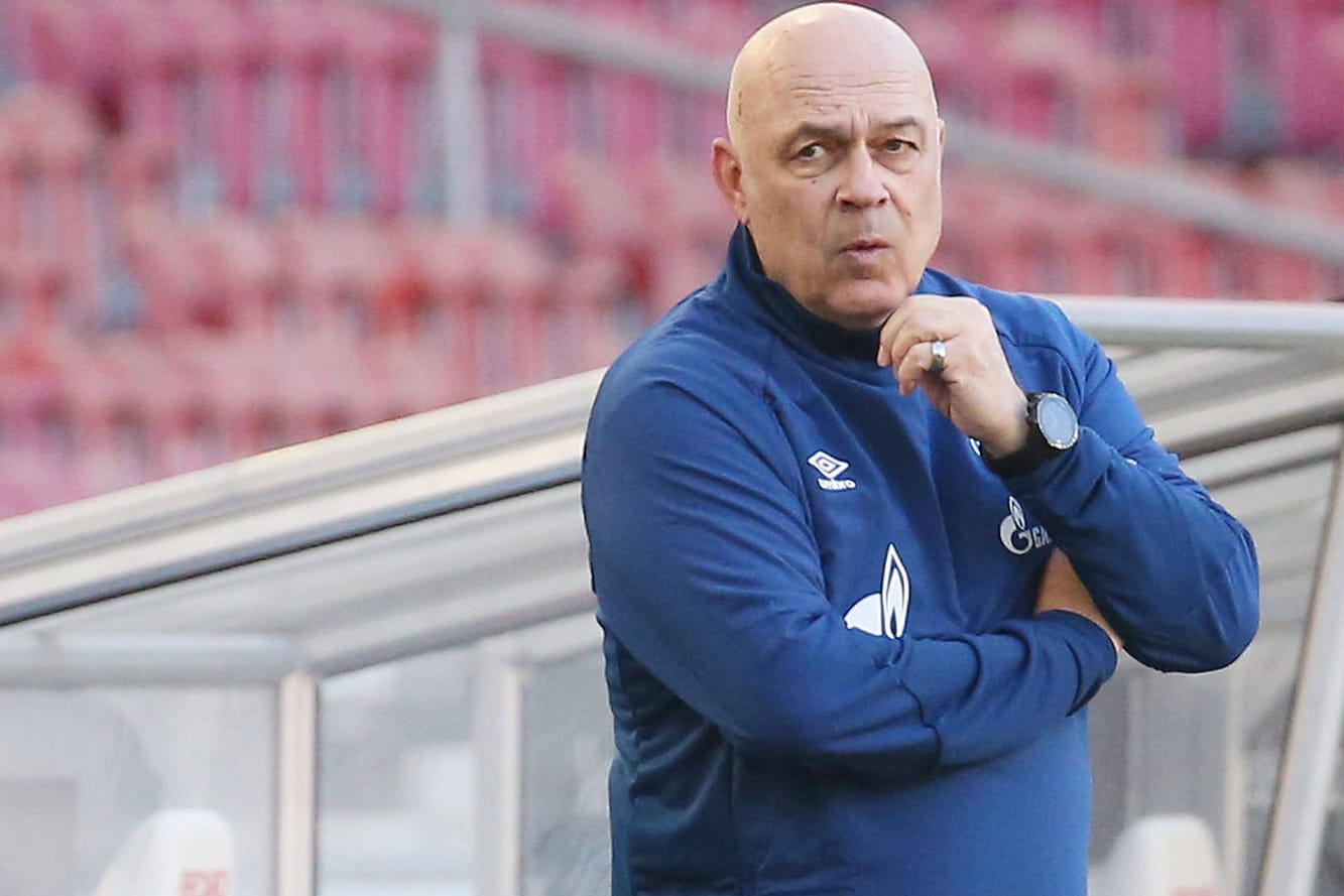 Glücklos bei S04: Trainer Christian Gross.