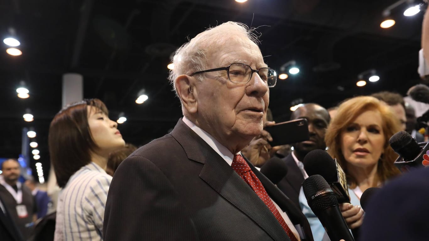 Warren Buffett: "Forbes" schätzte sein Privatvermögen zuletzt auf rund 92 Milliarden Dollar.