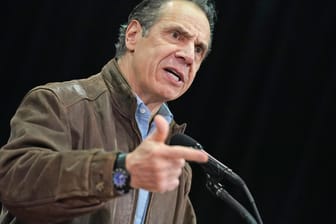 Der Gouverneur von New York, Andre Cuomo, (Archivbild) sieht sich Vorwürfen der sexuellen Belästigung ausgesetzt. Zwei Frauen haben ihn bislang beschuldigt.
