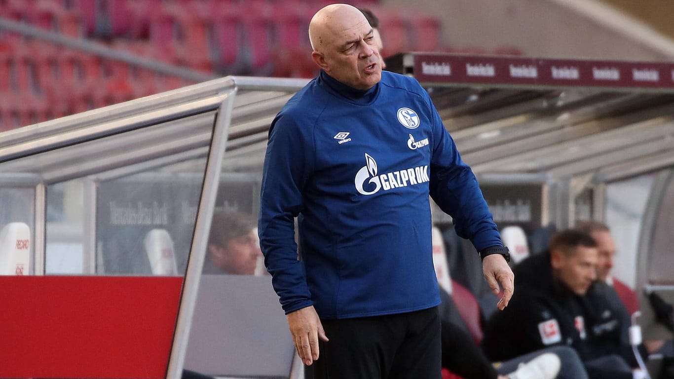 Glücklos: Christian Gross konnte Schalke 04 nicht aus dem Abstiegskampf führen.