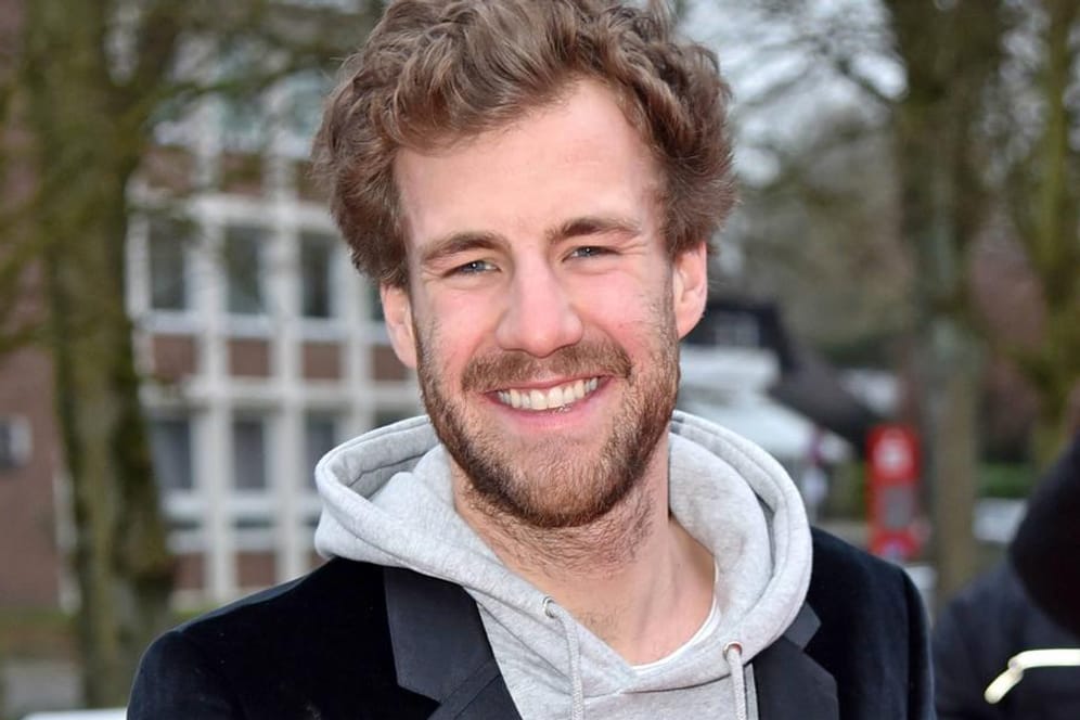 Luke Mockridge: Der Comedian wird eine Gastrolle beim ZDF-"Traumschiff" übernehmen.