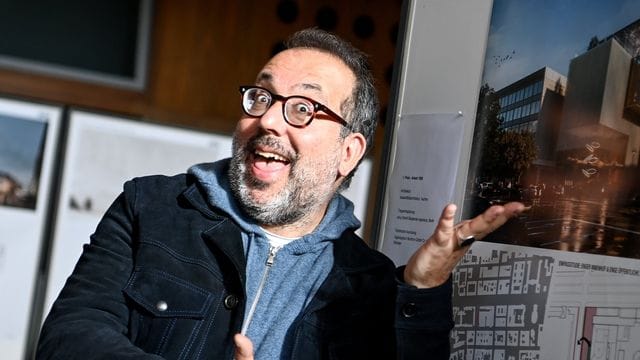 Barrie Kosky, Intendant der Komischen Oper in Berlin, schwört auf Hühnersuppe.