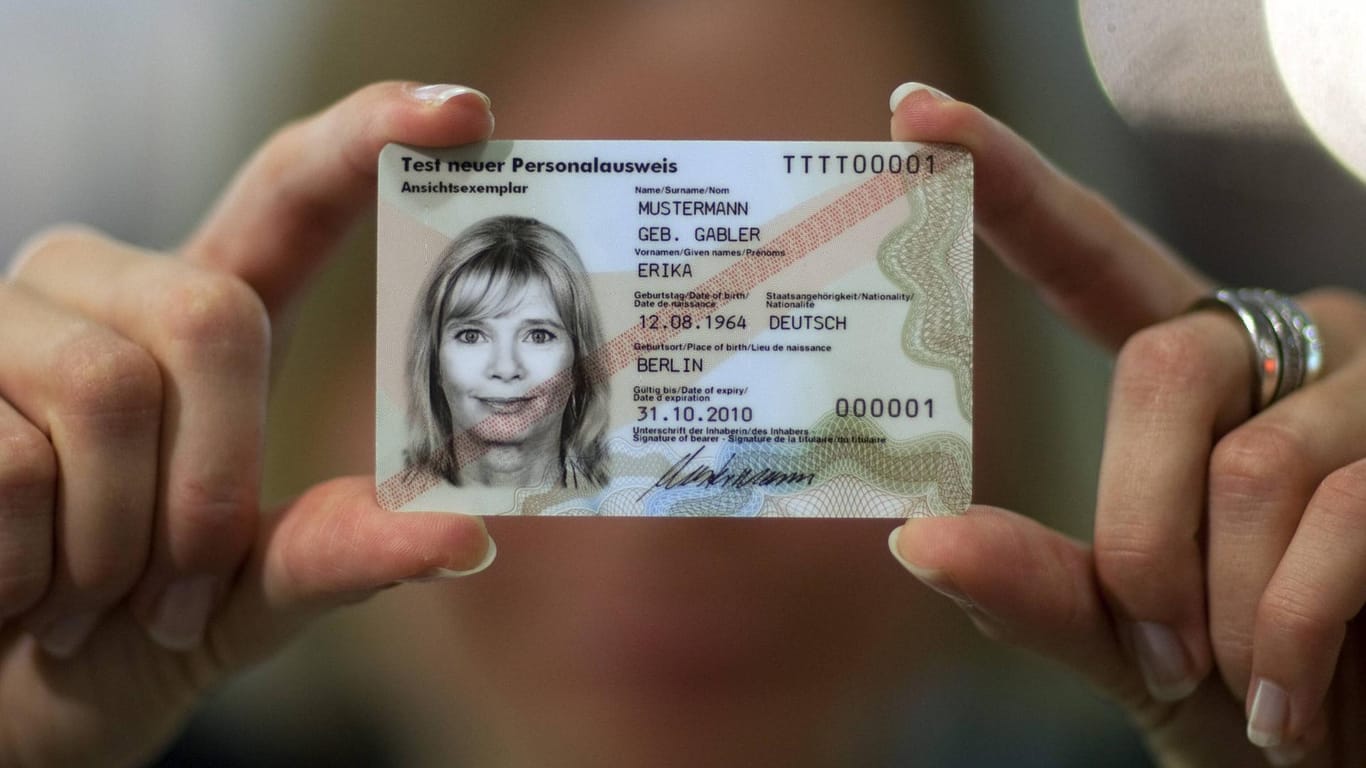 Personalausweis: Der Besitz eines Identitätsnachweises ist ab dem 16. Lebensjahr Pflicht.