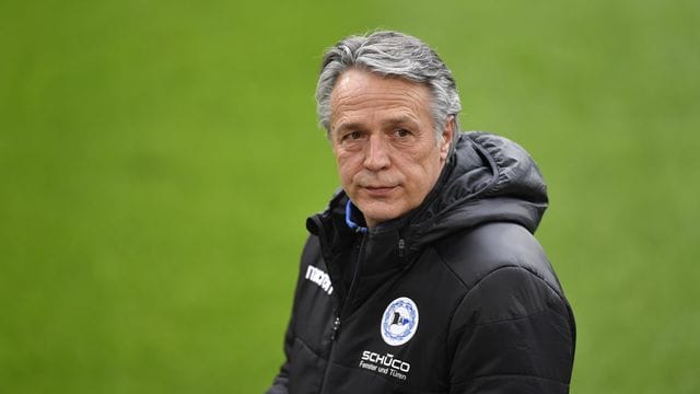 Laut Medienberichten droht Arminia-Trainer Uwe Neuhaus nach zuletzt fünf Spielen ohne Sieg das Aus. Laut Medienberichten droht Arminia-Trainer Uwe Neuhaus nach zuletzt fünf Spielen ohne Sieg das Aus.