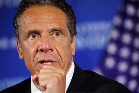 Zwei ehemalige Mitarbeiterinnen werfen New Yorks Gouverneur Andrew Cuomo sexuelle Belästigung vor.