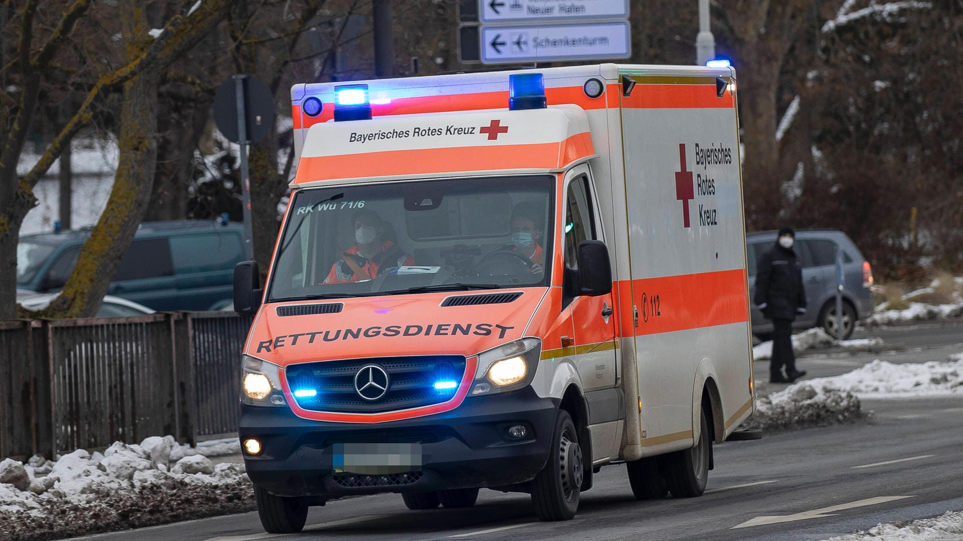 Krankenwagen: Ein Rentner war vermisst und ist nun tot gefunden worden. Krankenwagen: Ein Rentner war vermisst und ist nun tot gefunden worden.