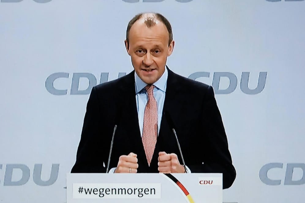 Friedrich Merz bei seiner Rede am CDU-Parteitag (Archivbild). Nach seiner Niederlage bei der Wahl zum Bundesvorsitzenden erwägt er jetzt ein Comeback als Parlamentarier.