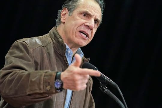 "Ich habe nie jemanden unangemessen berührt", sagt New Yorks Gouverneur Andrew Cuomo.