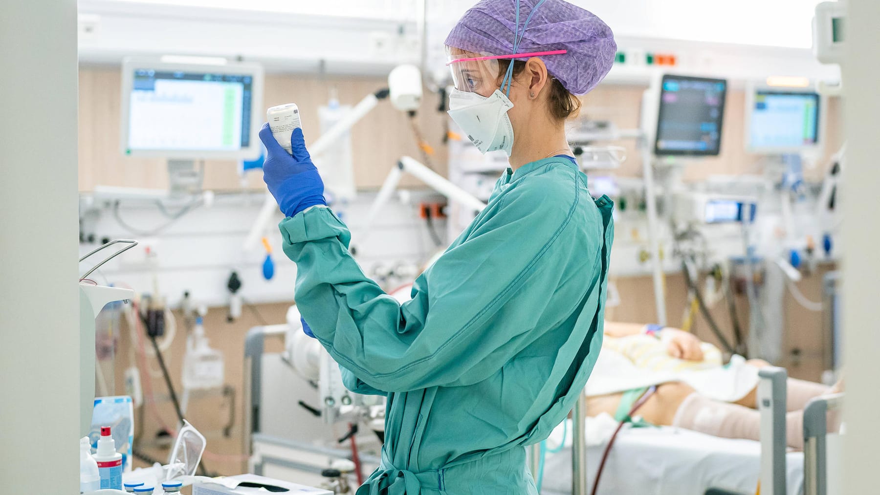 Tägliche RKI-Zahlen: 4.700 neue Corona-Infektionen in Deutschland ...