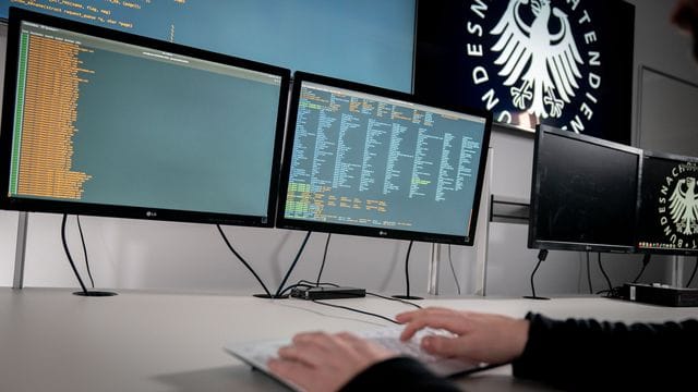 Der Bundesnachrichtendienst startet eine Kampagne zur Einstellung von Hackern. Der Bundesnachrichtendienst startet eine Kampagne zur Einstellung von Hackern.