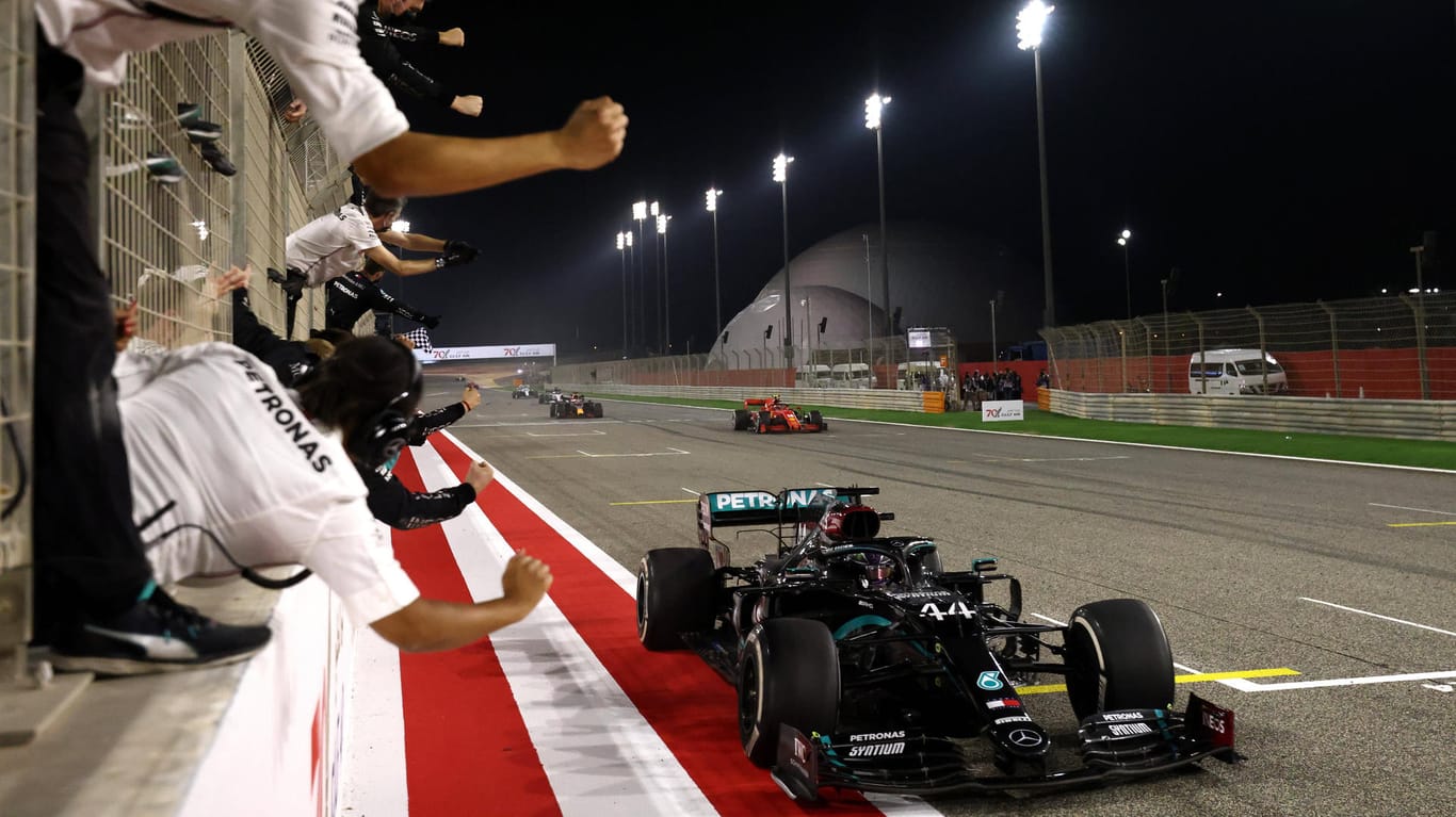 Lewis Hamilton gewann das letzte Rennen in Bahrain Ende November. Am 28. März startet hier die neue Formel-1-Saison.