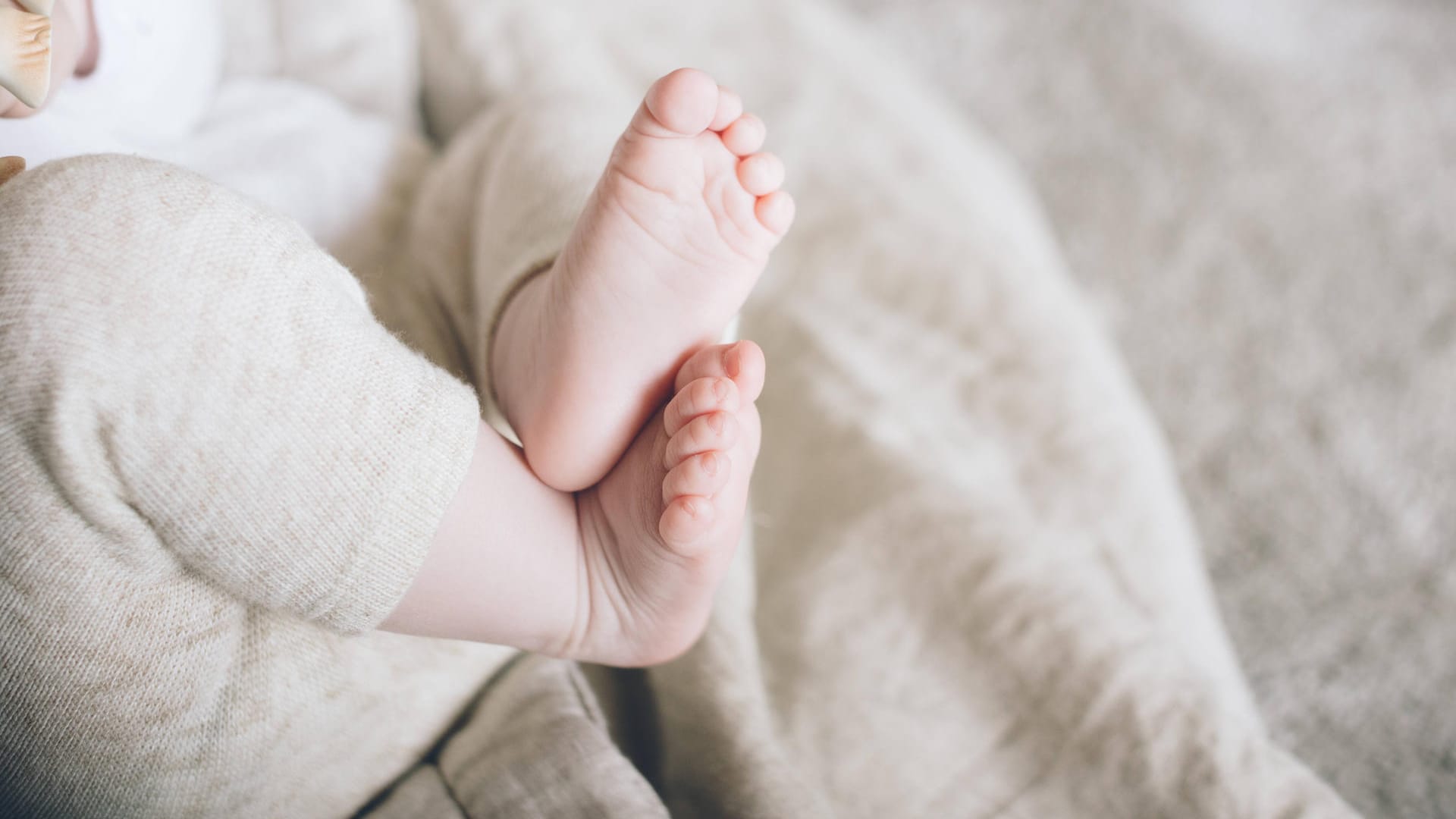 Füße eines Babys (Symbolbild): In München ist die Geburtenrate gestiegen. Füße eines Babys (Symbolbild): In München ist die Geburtenrate gestiegen.