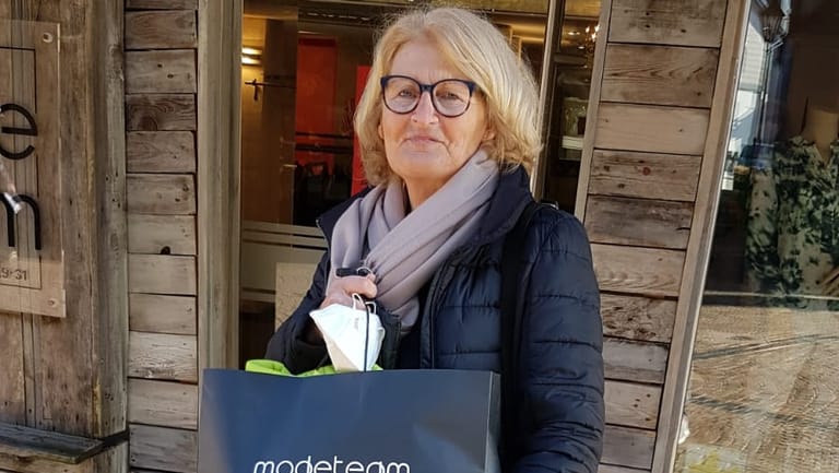 Marika Bach: Die Rentnerin möchte ihr Stammgeschäft unterstützen.