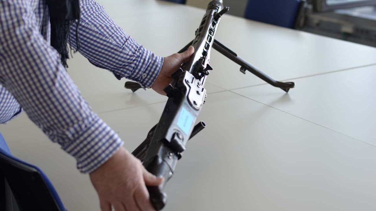 Zu den illegalen Waffen, die der Troisdorfer in seiner Wohnung aufbewahrte, zählte auch dieses Maschinengewehr (MG42). Zu den illegalen Waffen, die der Troisdorfer in seiner Wohnung aufbewahrte, zählte auch dieses Maschinengewehr (MG42).