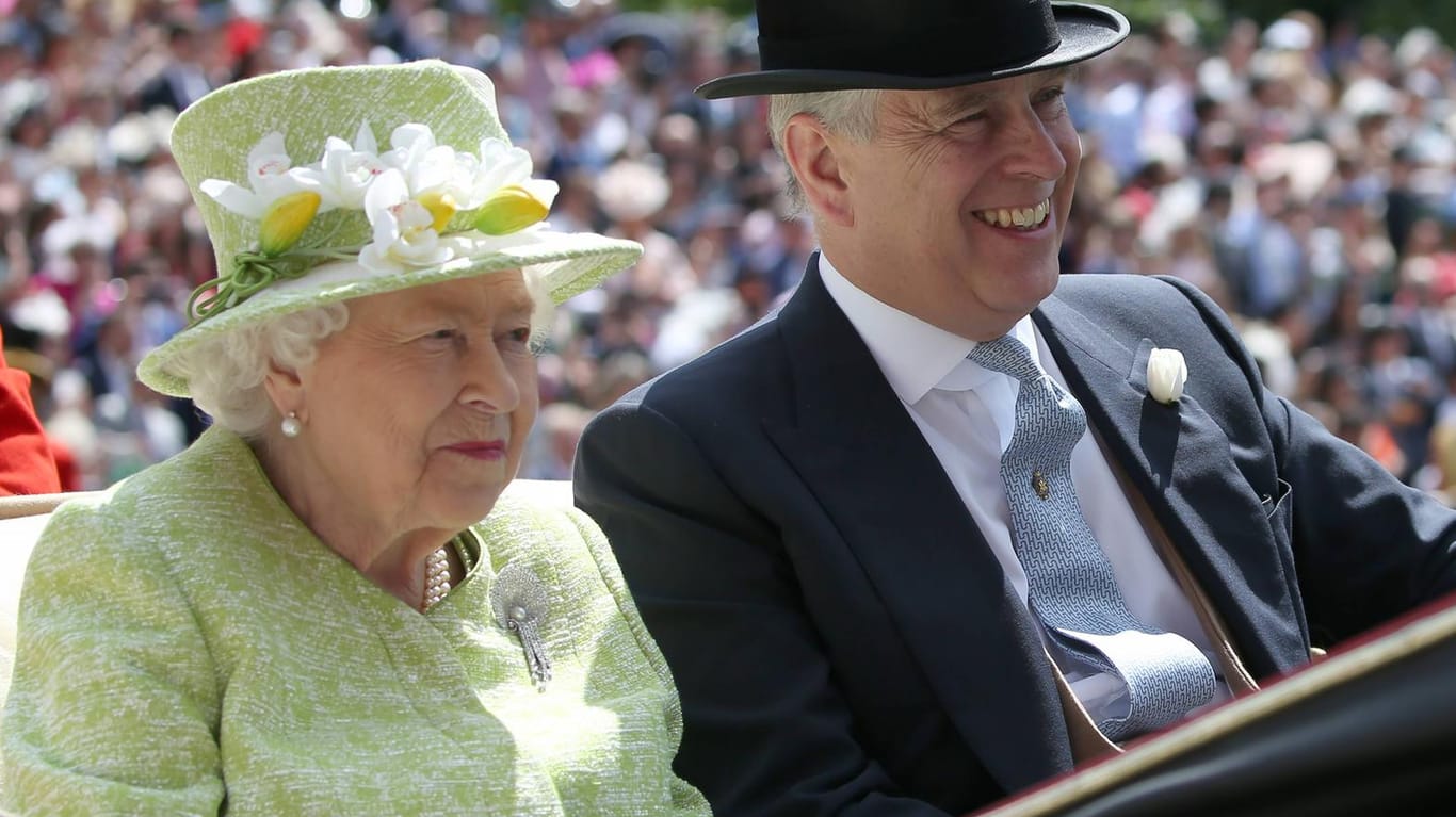 Queen Elizabeth II. und Prinz Andrew: Die Monarchin will ihren Sohn in diesem Jahr nicht bei den offiziellen Feierlichkeiten ihres Geburtstages dabei haben.