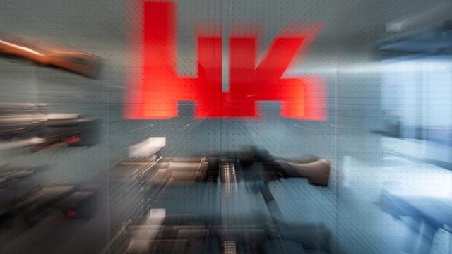 Waffenhersteller Heckler & Koch ist ohne Haenel einziger verbleibender Bieter und soll nun beim neuen Sturmgewehr zum Zuge kommen. Waffenhersteller Heckler & Koch ist ohne Haenel einziger verbleibender Bieter und soll nun beim neuen Sturmgewehr zum Zuge kommen.