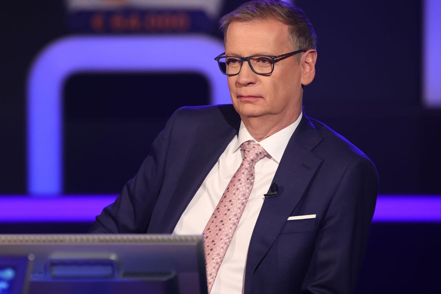 Günther Jauch: Der Moderator zeigt sich bei "Wer wird Millionär?" immer mal wieder in Plauderlaune.