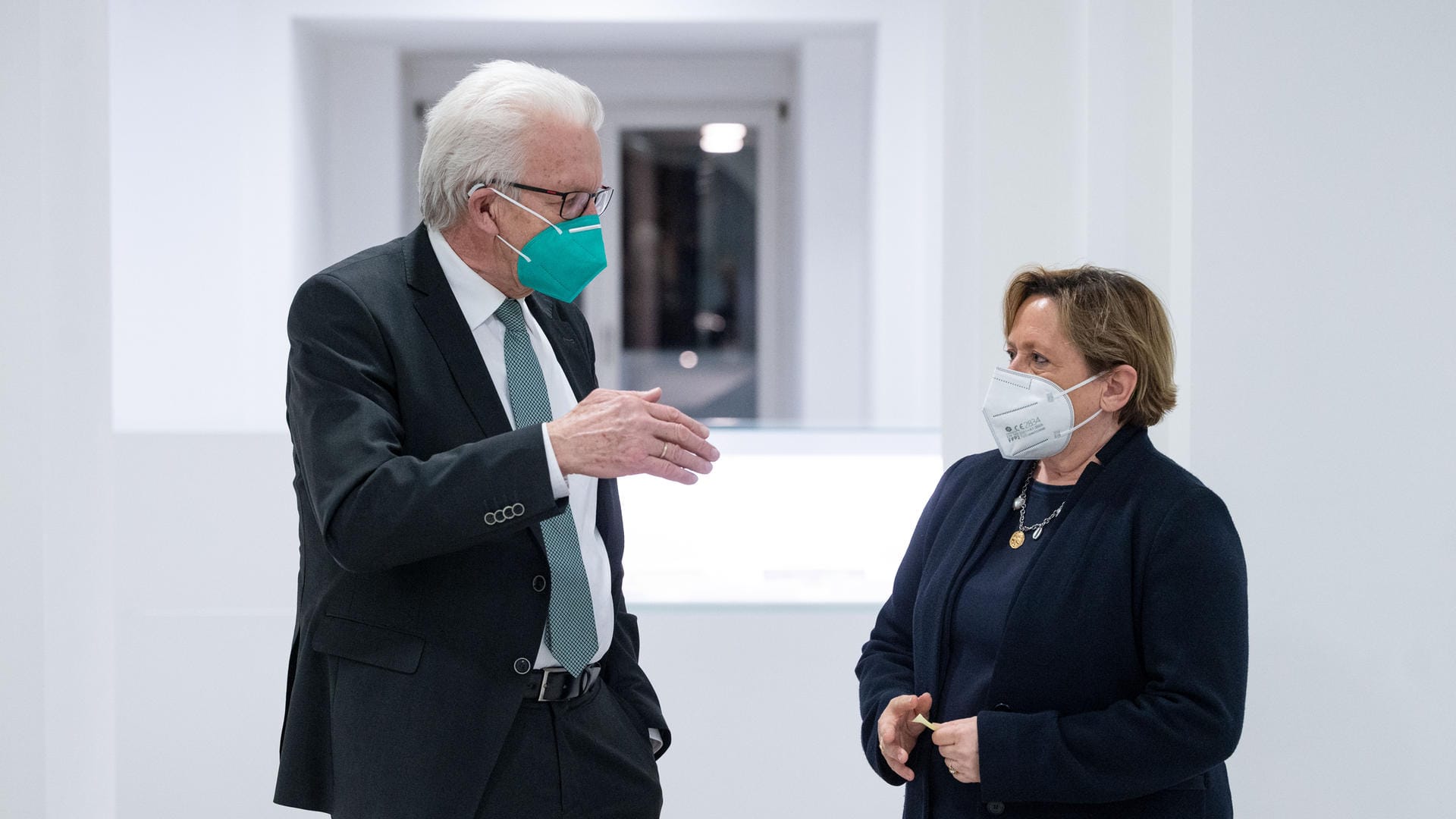 Winfried Kretschmann und Susanne Eisenmann (Archivbild): Eisenmann pocht auf Öffnungen, Kretschmann gibt den Bremser. Winfried Kretschmann und Susanne Eisenmann (Archivbild): Eisenmann pocht auf Öffnungen, Kretschmann gibt den Bremser.