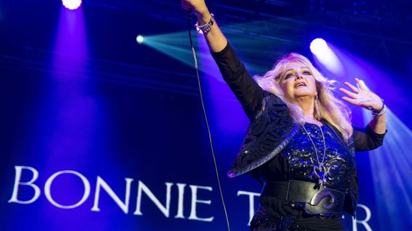 Bonnie Tyler blickt optimistisch in die Zukunft - und knüpft musikalisch an ihrer Vergangenheit an.