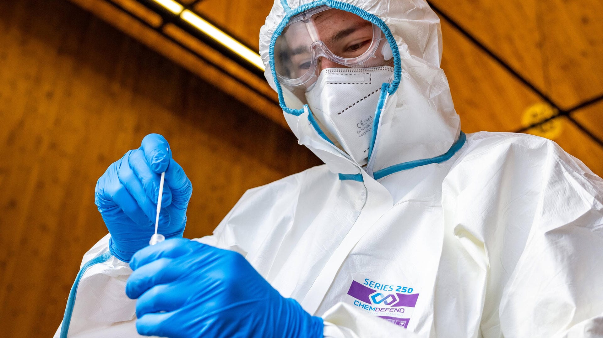 PCR-Test: In Deutschland sind etwa 4.000 Neuinfektionen gemeldet worden. PCR-Test: In Deutschland sind etwa 4.000 Neuinfektionen gemeldet worden.