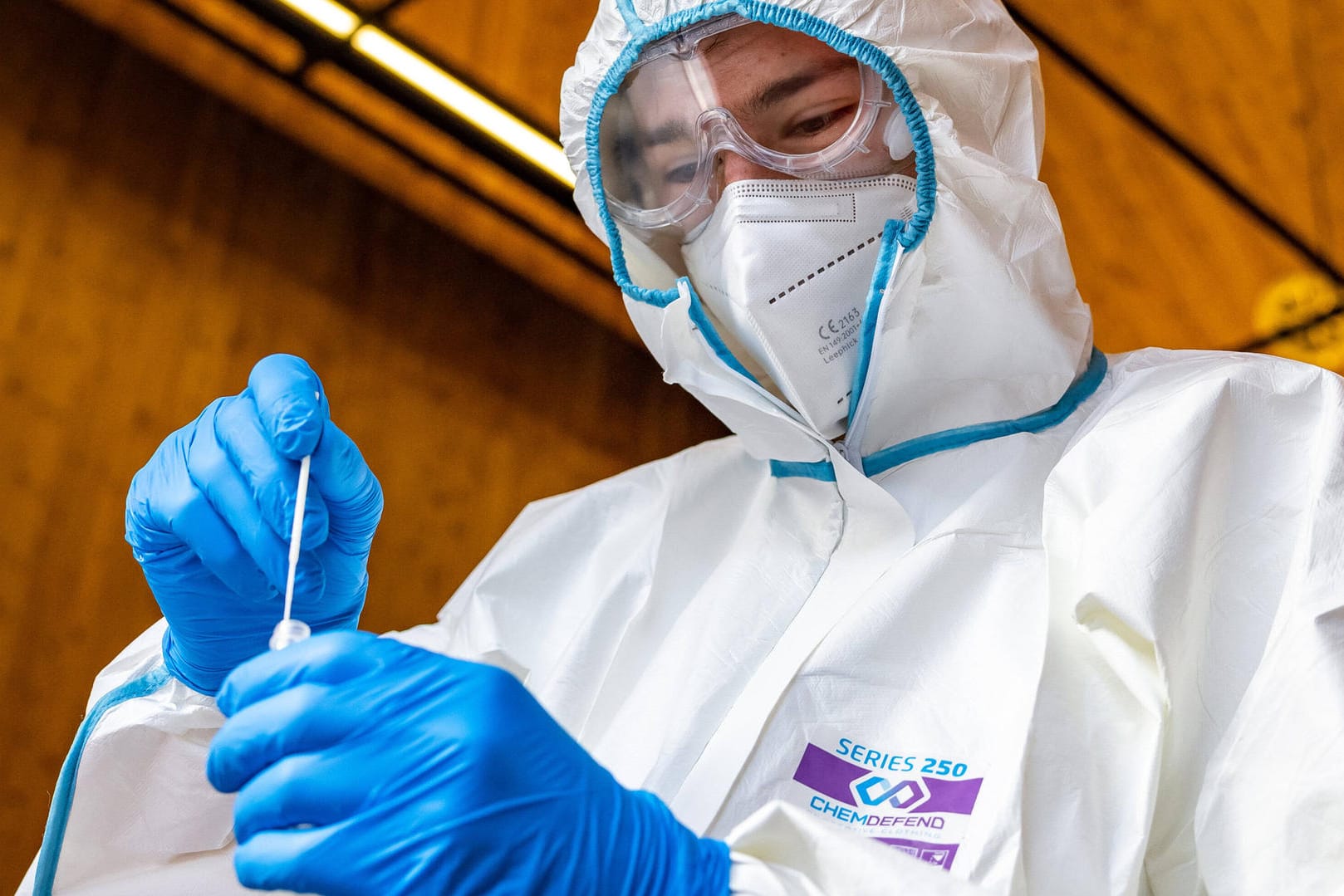 PCR-Test: In Deutschland sind etwa 4.000 Neuinfektionen gemeldet worden.