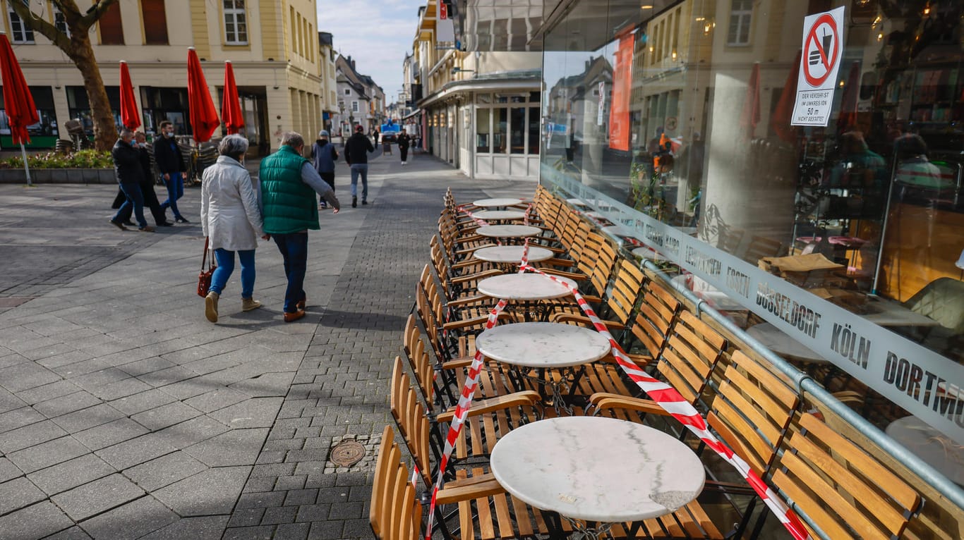 Krefelder Innenstadt: Wegen des bestehenden Lockdowns in Deutschland sind Restaurants und Bars geschlossen.
