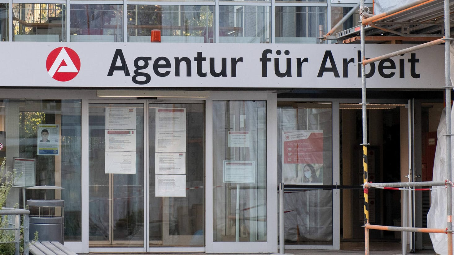 Agentur für Arbeit Frankfurt am Main (Symbolbild): Der Arbeitsmarkt kommt bislang relativ glimpflich durch den Lockdown.