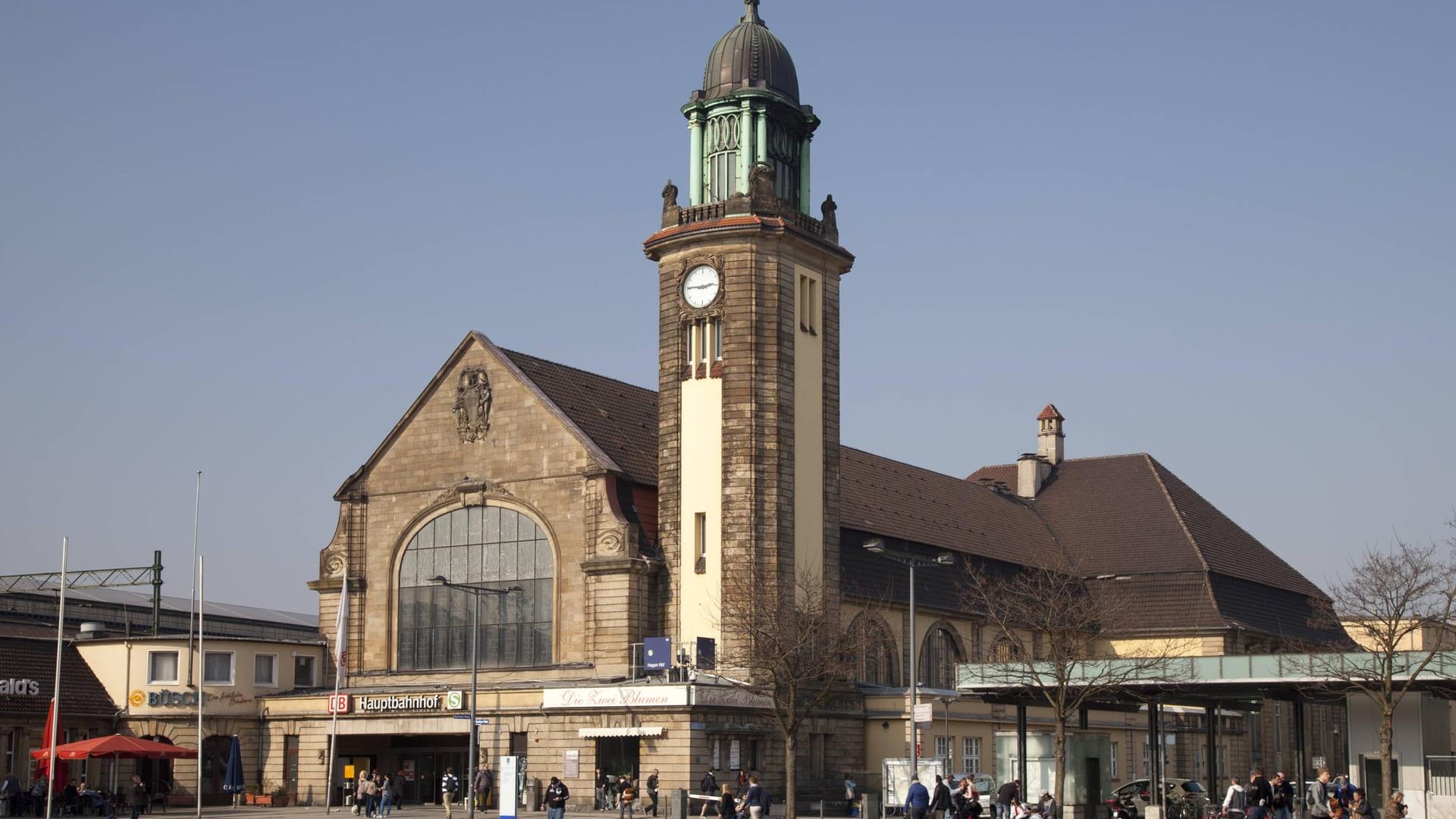 Der Hauptbahnhof in Hagen (Archivbild): Bei Kontrollen wurden hier viele Verstöße gegen die Corona-Regeln festgestellt.