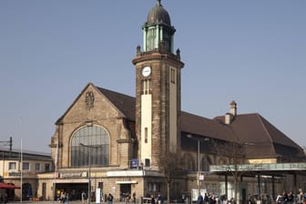 Der Hauptbahnhof in Hagen (Archivbild): Bei Kontrollen wurden hier viele Verstöße gegen die Corona-Regeln festgestellt.