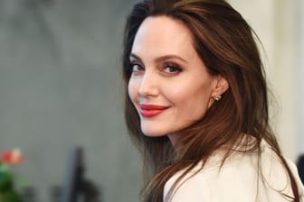 Angelina Jolie: Sie hat ein Gemälde von Winston Churchill versteigert.