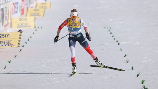 Siegt in beeindruckender Manier über zehn Kilometer im freien Stil: Therese Johaug aus Norwegen fährt ins Ziel.