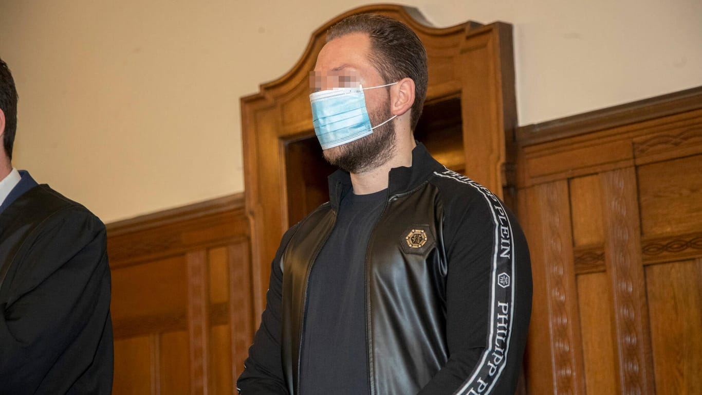 Einer der Ku'damm-Raser im Berliner Gerichtssaal: Er muss wegen des tödlichen Autorennens 13 Jahre ins Gefängnis.