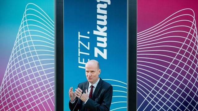 Unionsfraktionschef Ralph Brinkhaus: "Die exekutiven Entscheidungen werden weiter von der Exekutive getroffen. Unionsfraktionschef Ralph Brinkhaus: "Die exekutiven Entscheidungen werden weiter von der Exekutive getroffen.