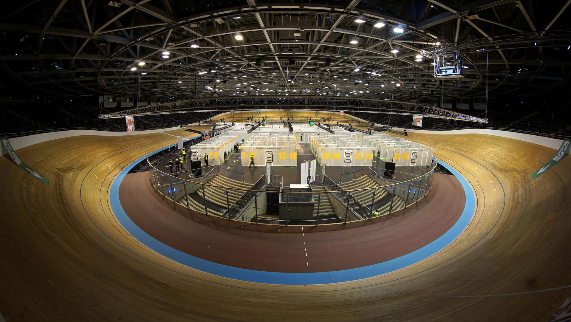 Impfzentrum im Velodrom Berlin: Nimmt die deutsche Impfkampagne im Frühjahr endlich Fahrt auf?