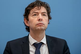 Virologe Christian Drosten: Er fordert ein Umdenken bei der Impfstrategie und erwartet bei Lockerungen einen Anstieg der Fallzahlen.