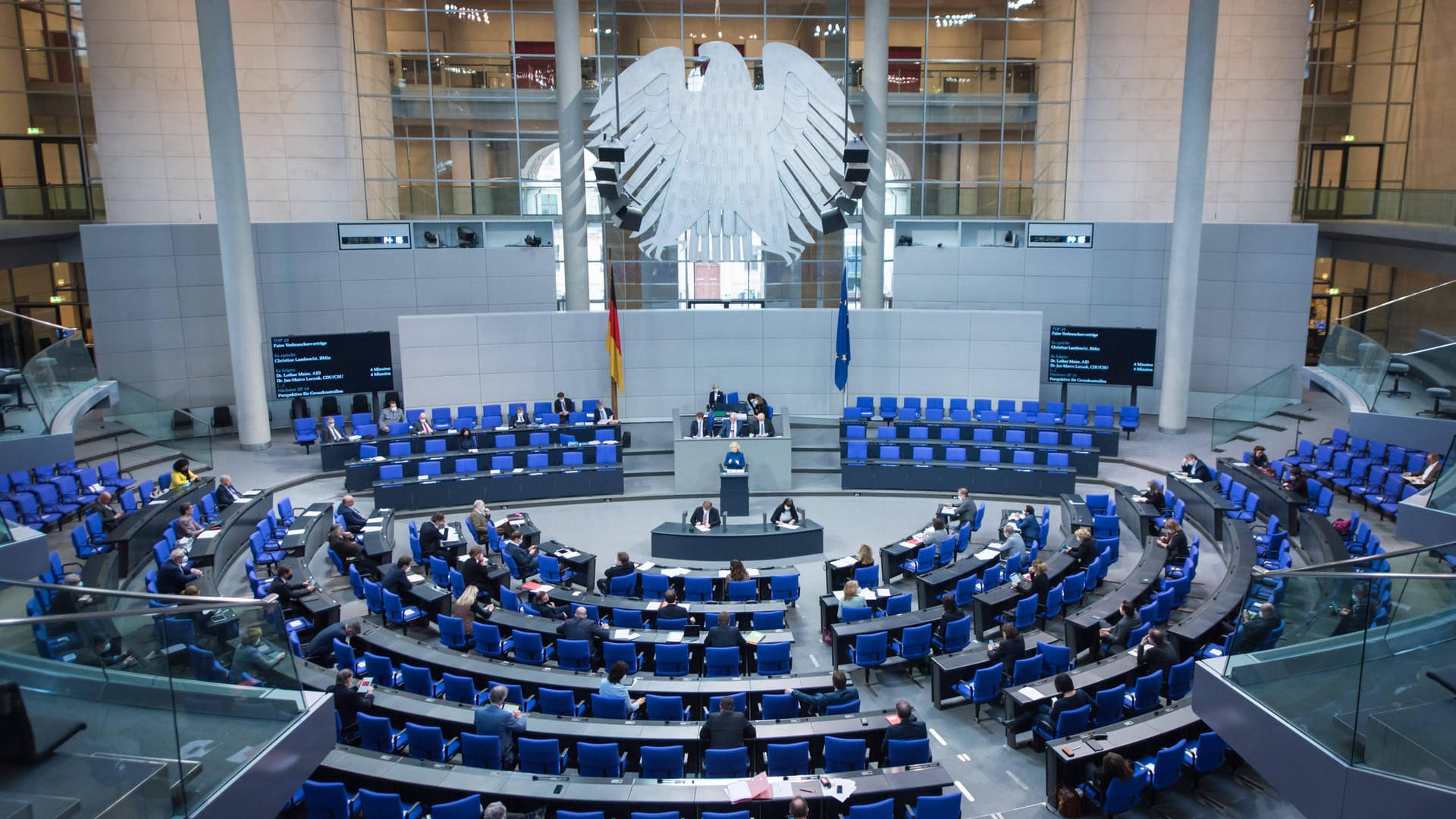 Plenarsitzung im Bundestag: Das Lobbyregister kommt.